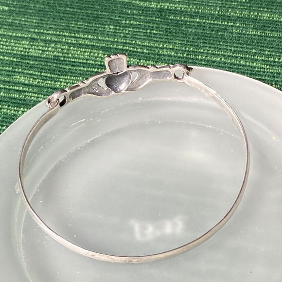 Vintage Sterling Silver Claddagh Hinged Bracelet from Ireland; New Condition - Picture 7 of 16